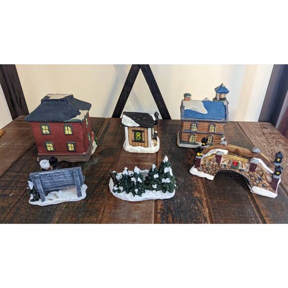 Christmas Village Set - 6 Pieces - Picture 3 of 12